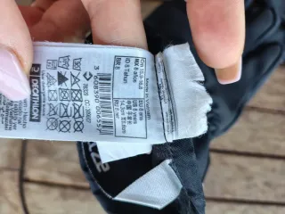 Completo da neve Decathlon bambino 8 anni.