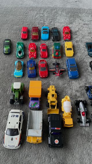 Lote coches de juguete (Hot Wheels y otras marcas)