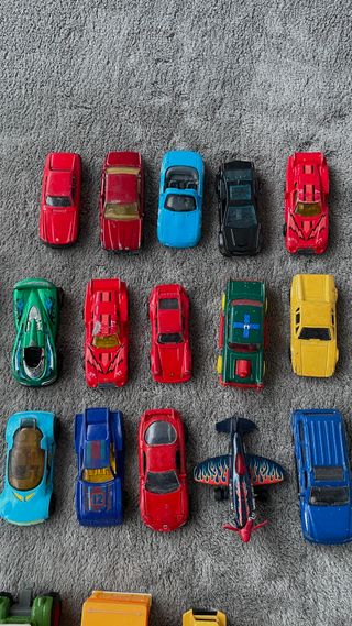 Lote coches de juguete (Hot Wheels y otras marcas)