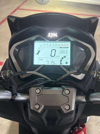 Moto Scooter Blanca y Negra