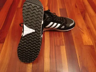 Zapatillas Adidas ZX 750 Negras, blancas y rojas.