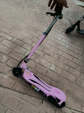 Patinete eléctrico rosa para niña