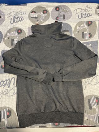 Sudadera Inside cuello alto detalle naranja