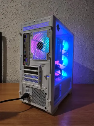 PC Gaming RTX 5060 Blanco