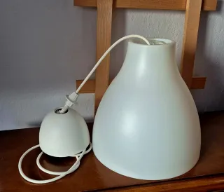 Lámpara colgante blanca de plástico