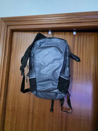 Mochila Adidas Gris y Negra