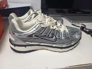 Tenis Nike P6000 Plata y Blanco