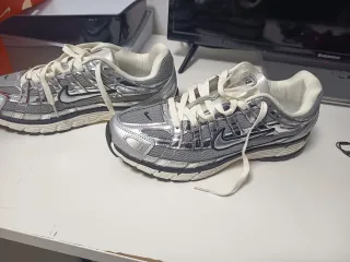 Tenis Nike P6000 Plata y Blanco