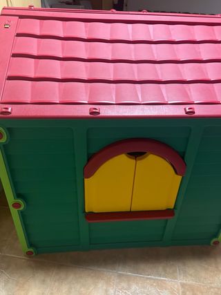 Casita de juego infantil verde y roja
