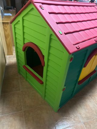 Casita de juego infantil verde y roja