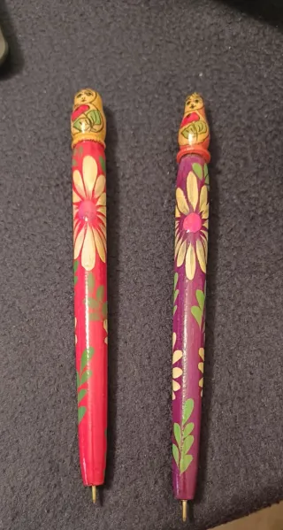Bolígrafos Matrioshka pintados a mano