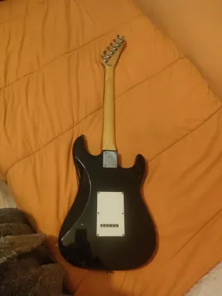 Guitarra hondo de los 90 zurdo