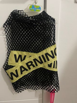Top festivalero negro con cinta WARNING