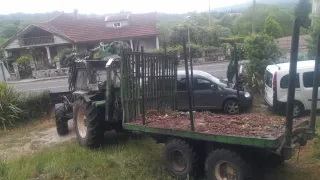 Tractor Fiat 110-90 con grúa Toimil y remolque
