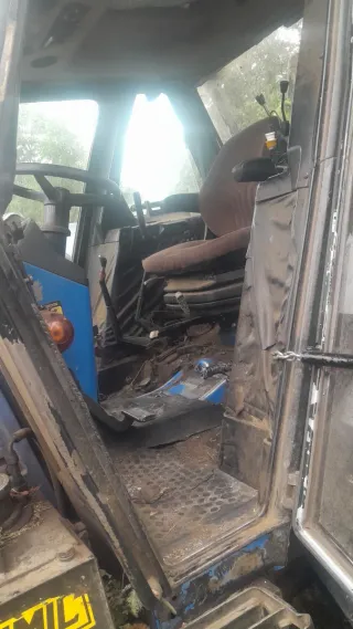 Tractor Fiat 110-90 con grúa Toimil y remolque