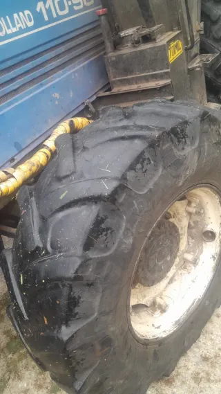 Tractor Fiat 110-90 con grúa Toimil y remolque