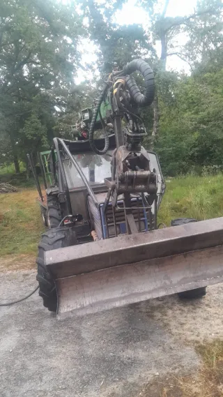 Tractor Fiat 110-90 con grúa Toimil y remolque