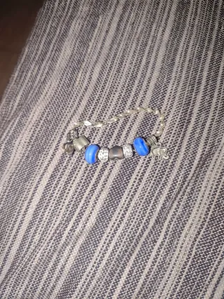 Pulsera con dijes de elefante y cuentas azules