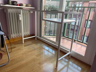 Tavolo da scrivania in vetro e metallo bianco