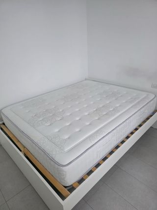 Colchón+somier+comedor y sillas+ sofa