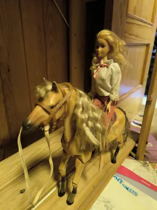 2 Barbies y caballo articulado