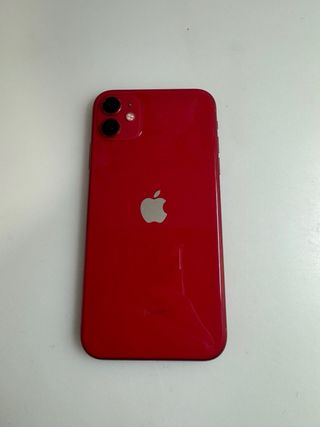 iPhone 11 Rojo con auriculares