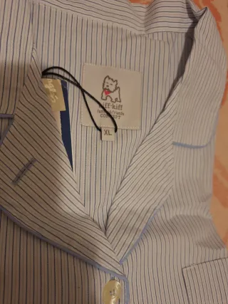 Pijama a rayas con etiqueta