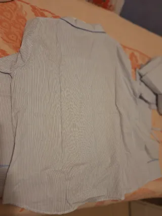 Pijama a rayas con etiqueta