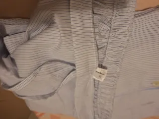 Pijama a rayas con etiqueta