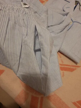 Pijama a rayas con etiqueta