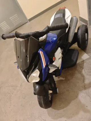 Motocicleta Eléctrica Infantil 3 km/h como nueva
