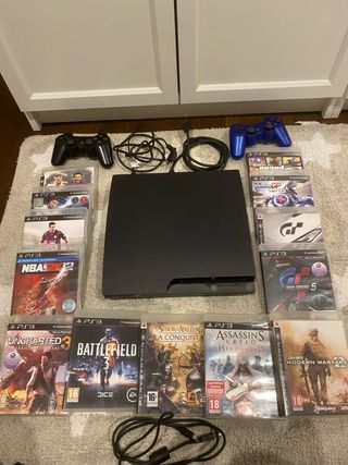 Consola PS3 con 2 Mandos, cables y 13 Juegos