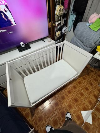 Cuna de bebé blanca