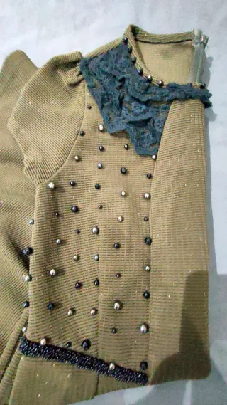 Vestido vintage verde con tachuelas