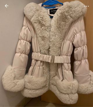 Abrigo beige con detalles de pelo