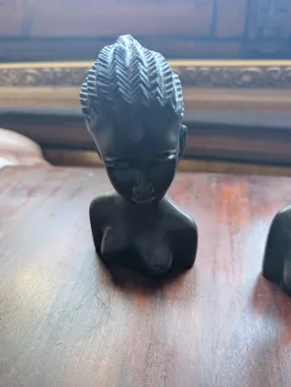 Figura de madera mujer