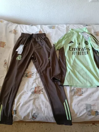 Chándal niño talla 9-10 años Real Madrid nuevo