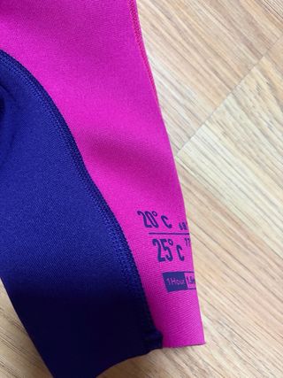 Neopreno Decathlon morado y rosa. Usado 1 dia.