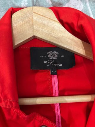 Chaqueta roja estilo motero