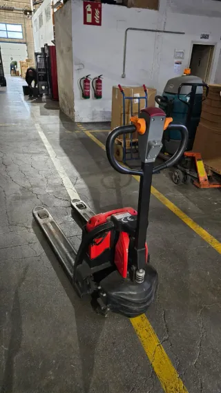 Transpaleta eléctrica seminueva