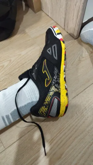 Zapatillas Joma Mundial Negras y Rojas