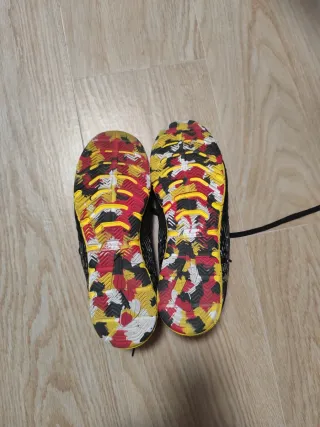 Zapatillas Joma Mundial Negras y Rojas