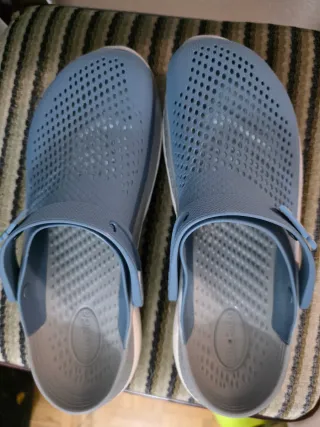 Chancletas Crocs Hombre Azul/Gris Como Nuevas