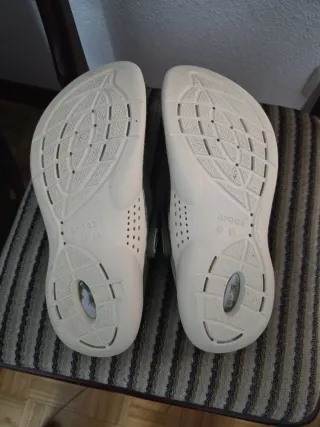 Chancletas Crocs Hombre Azul/Gris Como Nuevas