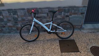 Bicicleta infantil blanca BTWIN