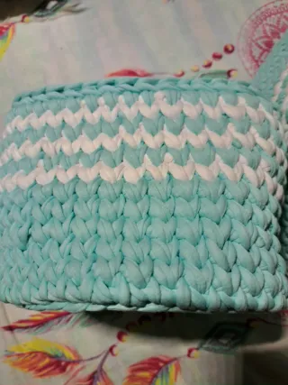 Mini cuna tejida a mano