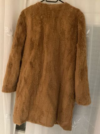 Abrigo de piel mostaza