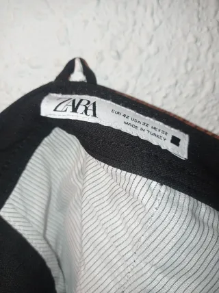 Pantalón de pinzas Zara Talla 42 Negro