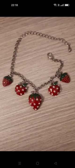 Cavigliera con fragole rosse e argento