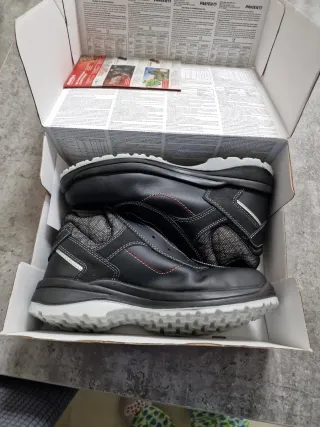 Zapatos de seguridad Panter Talla 44 tengo 3 pares